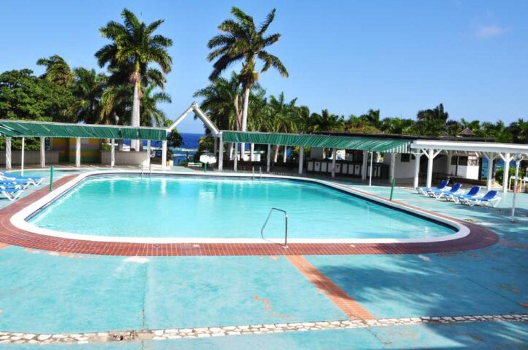 Seacastles By The Beach/pool Montego Bay