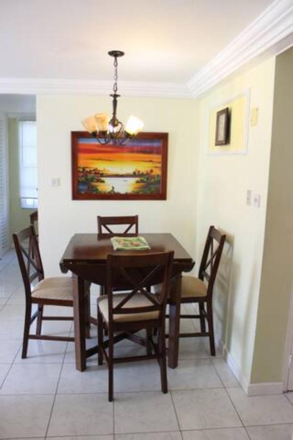 Aparthotel Seacastles By The Beach/pool Montego Bay