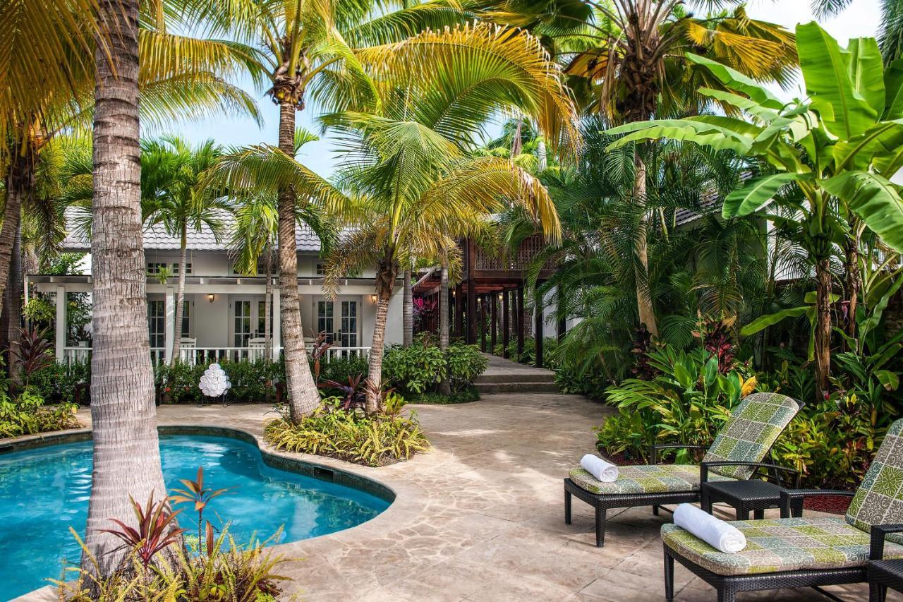 Resort Half Moon