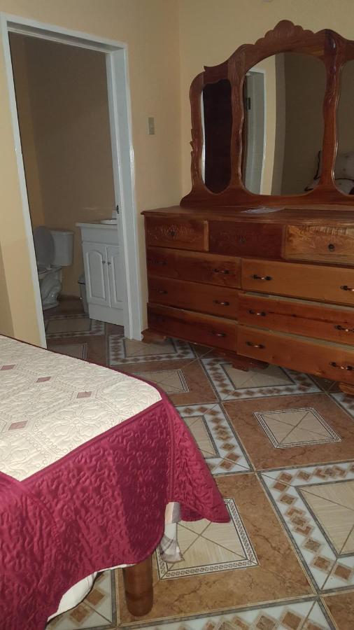 Bev's Rosevilla Guest house Montego Bay