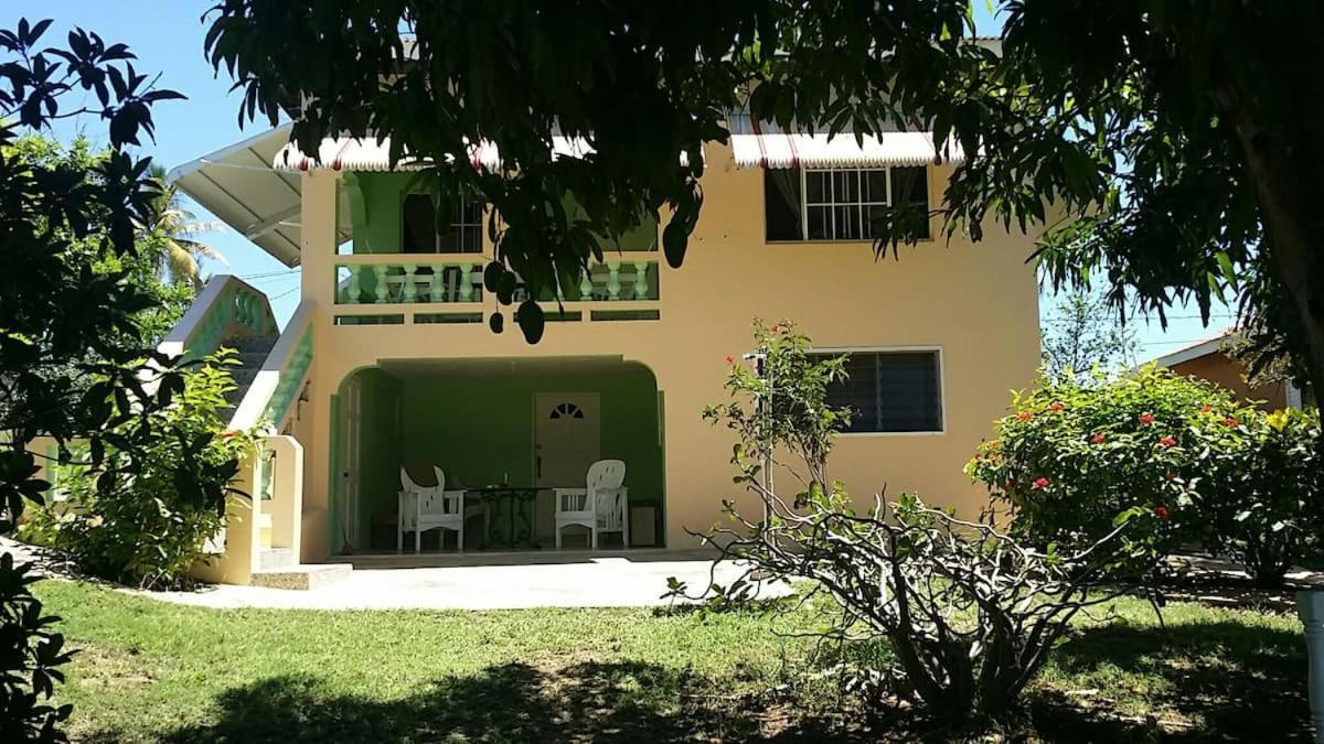 Villa Rock Side On The *