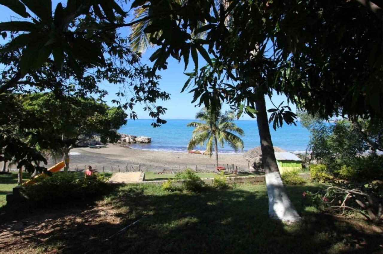 Rock Side On The Treasure Beach