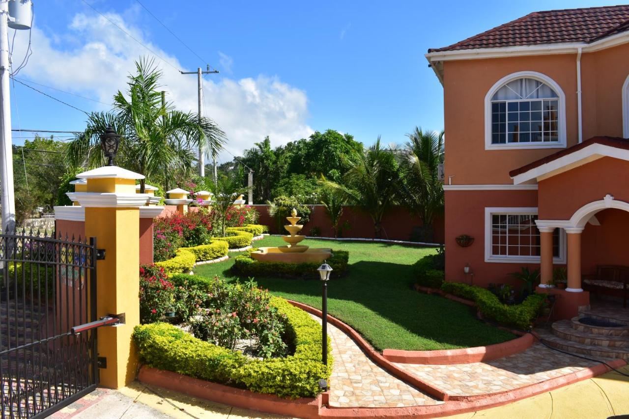 Mobay Vacation Village *