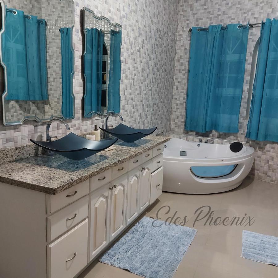 Edes Phoenix Grandeur Getaway *