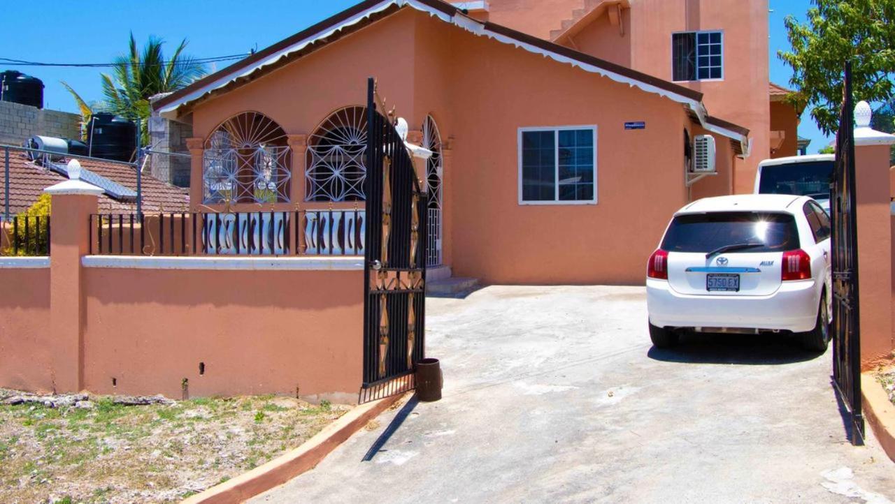 Bev's Rosevilla Guest house *