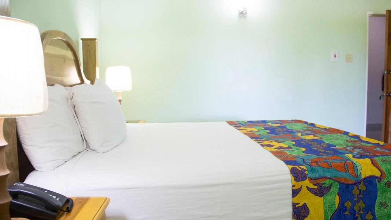 Bed & Breakfast Holidays At Heaven Runaway Bay