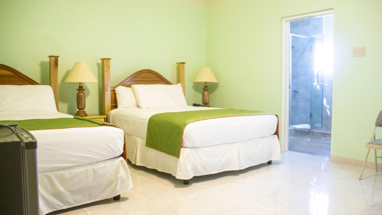 Bed & Breakfast Holidays At Heaven Runaway Bay