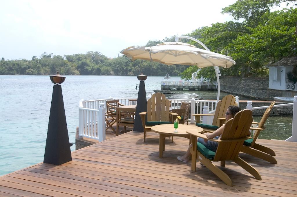 Villa Bonne Amie Drapers