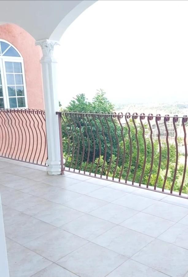 Edes Phoenix Grandeur Getaway Guest house Ocho Rios