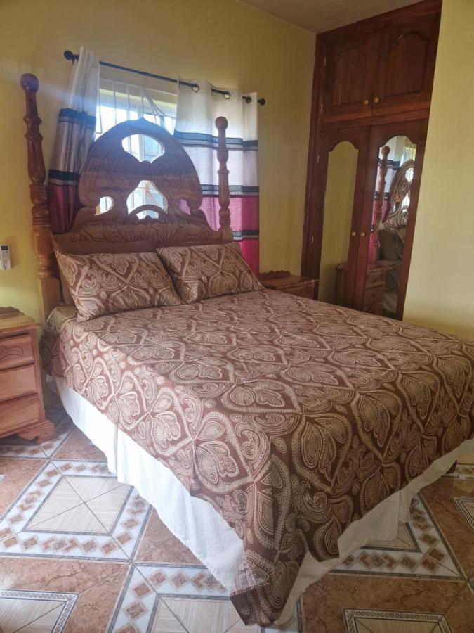 Bev's Rosevilla Guest house