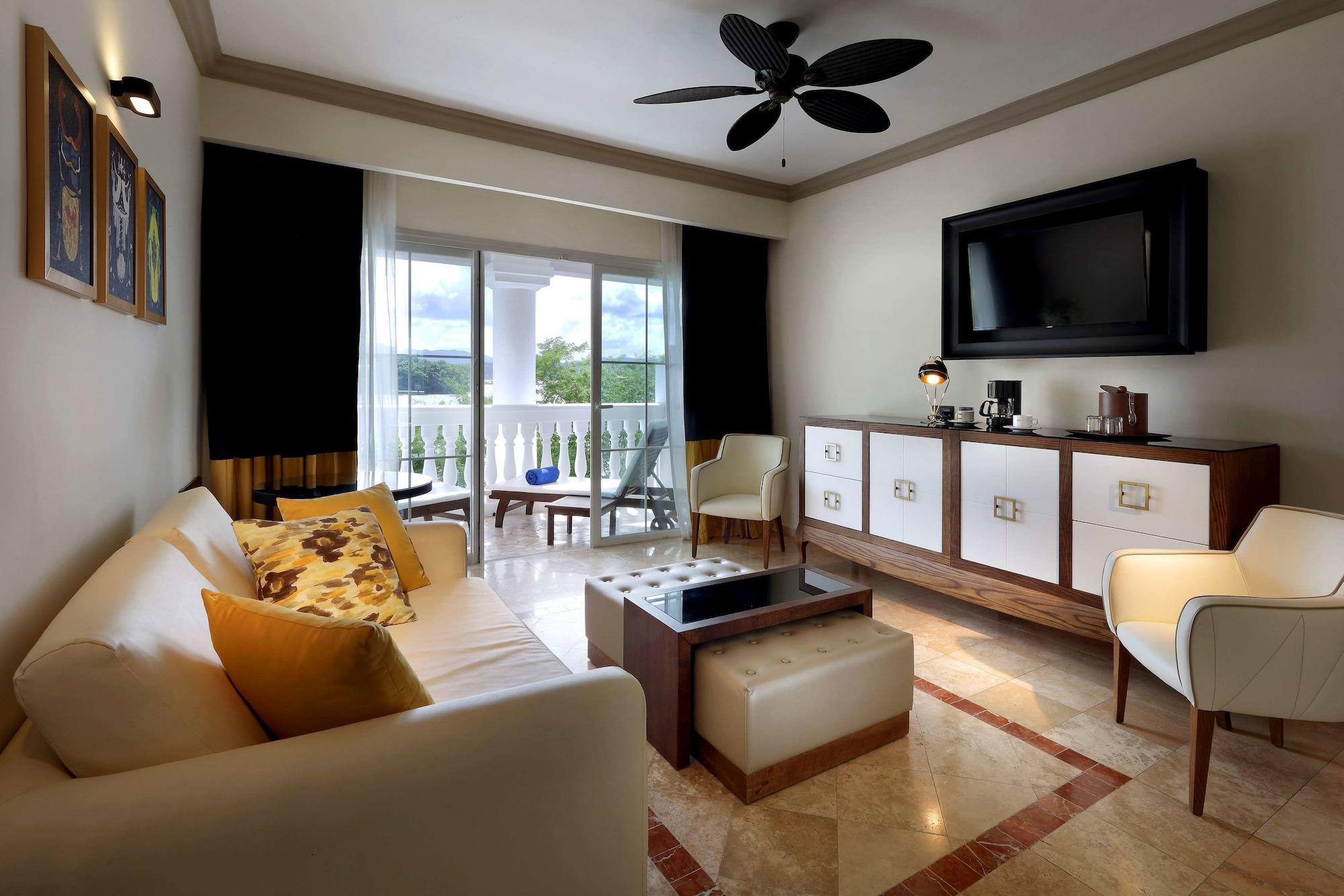 Grand Palladium Lady Hamilton & Resort 5*