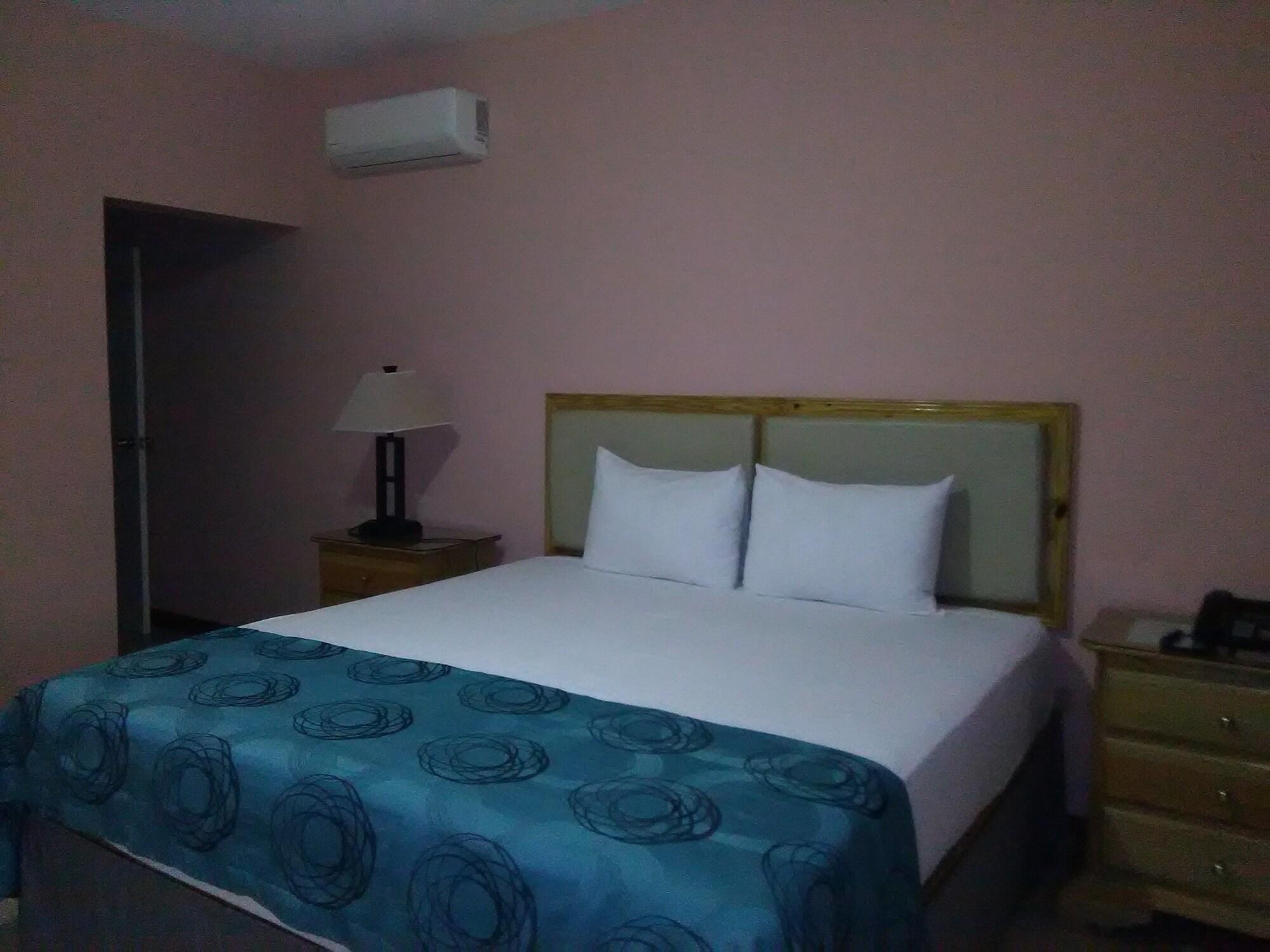 Hotel Glistening Waters 3*