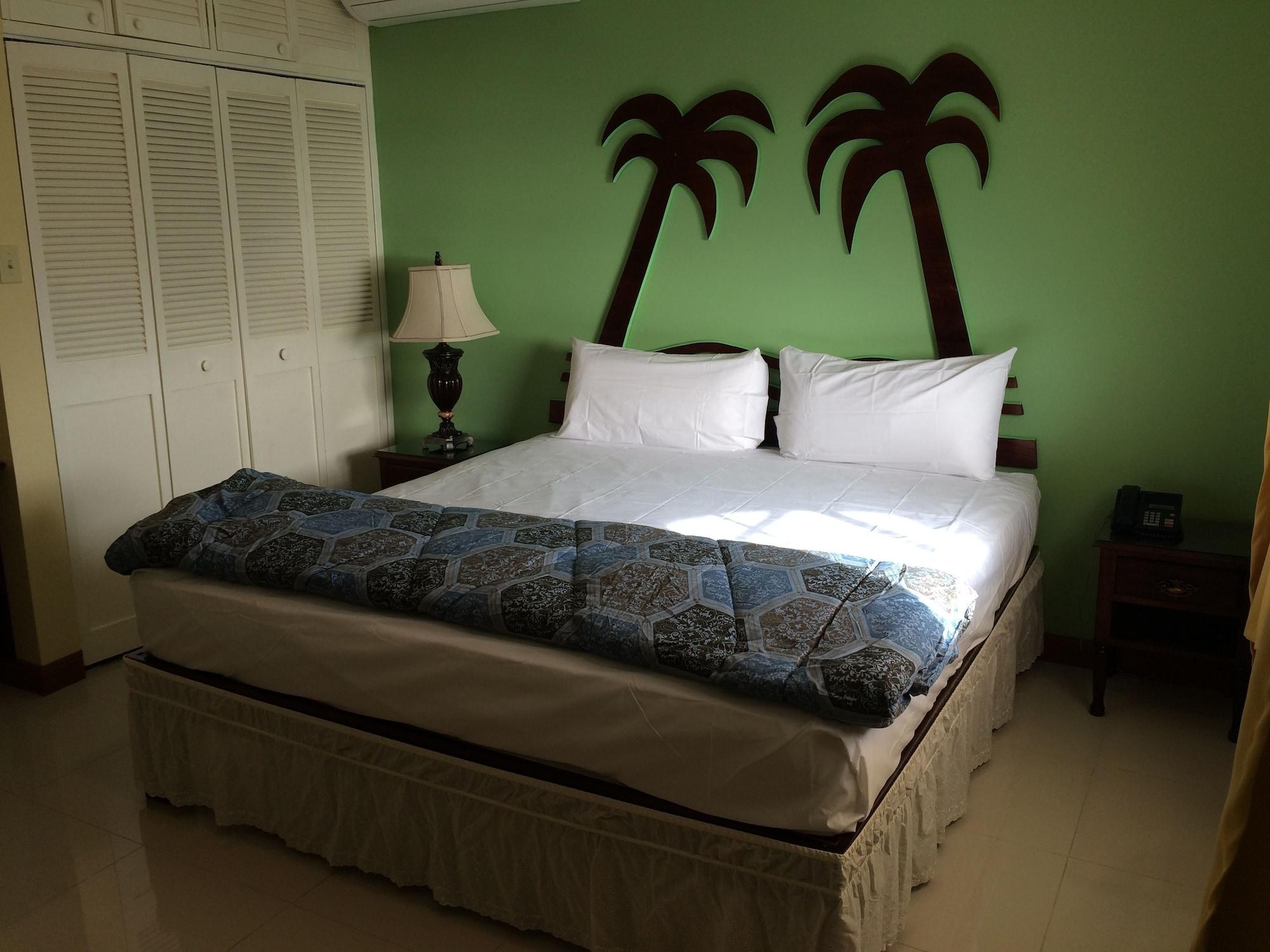 Glistening Waters Hotel 3*
