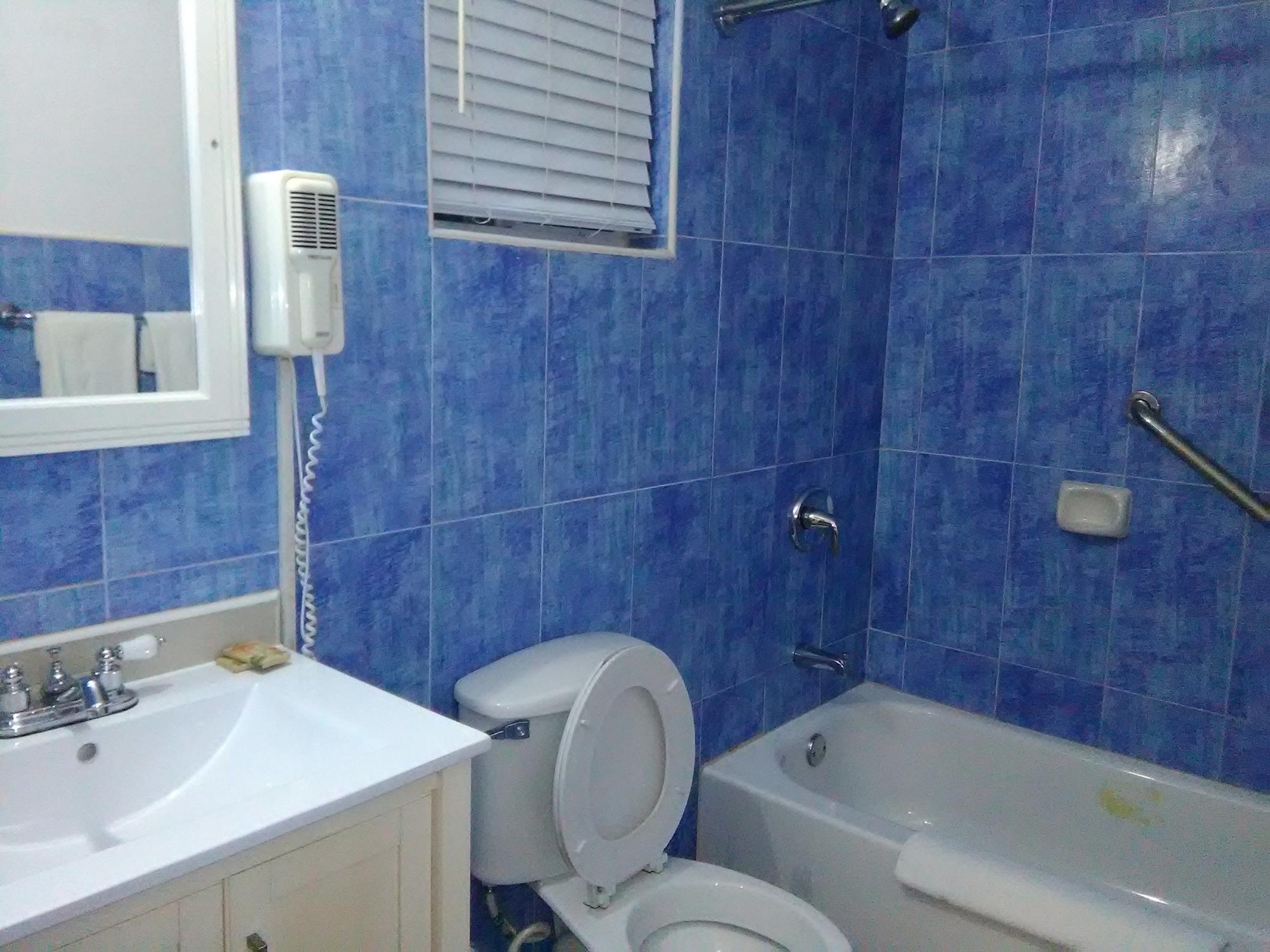 Hotel Glistening Waters 3*
