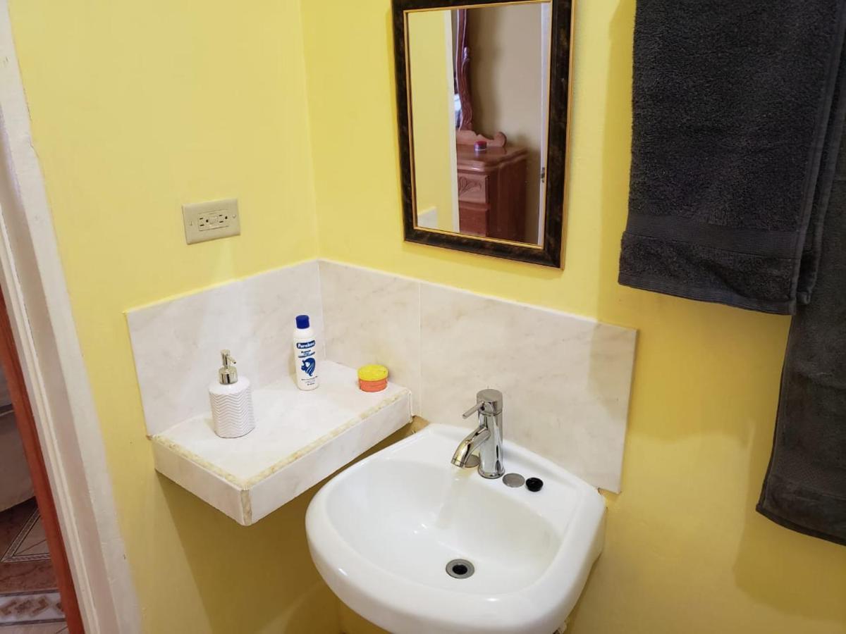 Bev's Rosevilla Guest house *