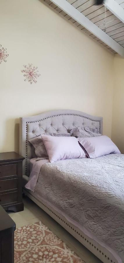 Holiday home Hillside Sunrise: Gated Beachside Retreat With 2 Bed/bath