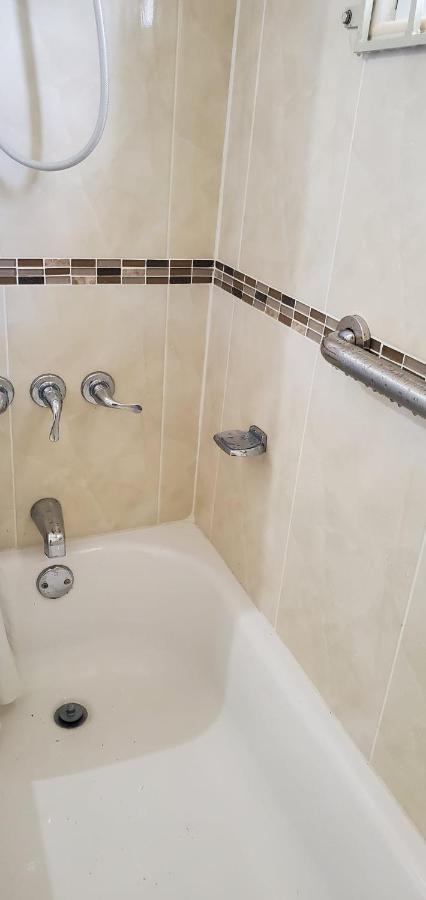 Hillside Sunrise: Gated Beachside Retreat With 2 Bed/bath Holiday home Montego Bay