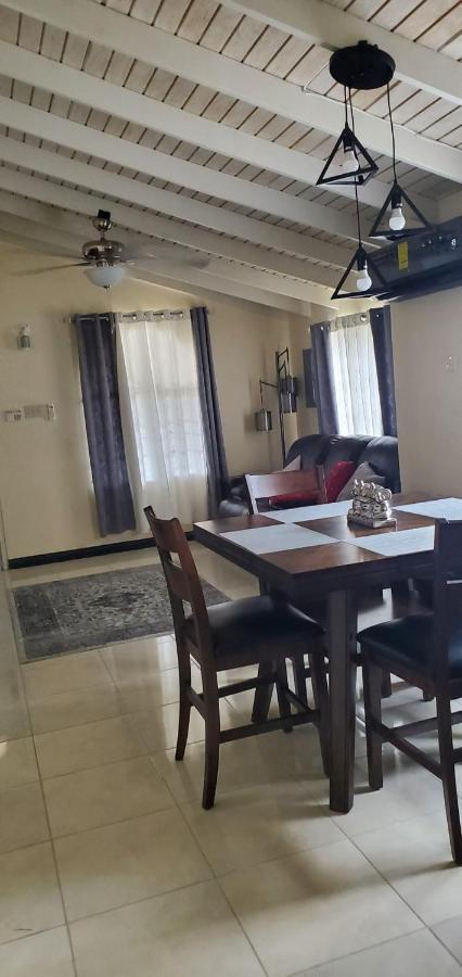 Hillside Sunrise: Gated Beachside Retreat With 2 Bed/bath Holiday home *