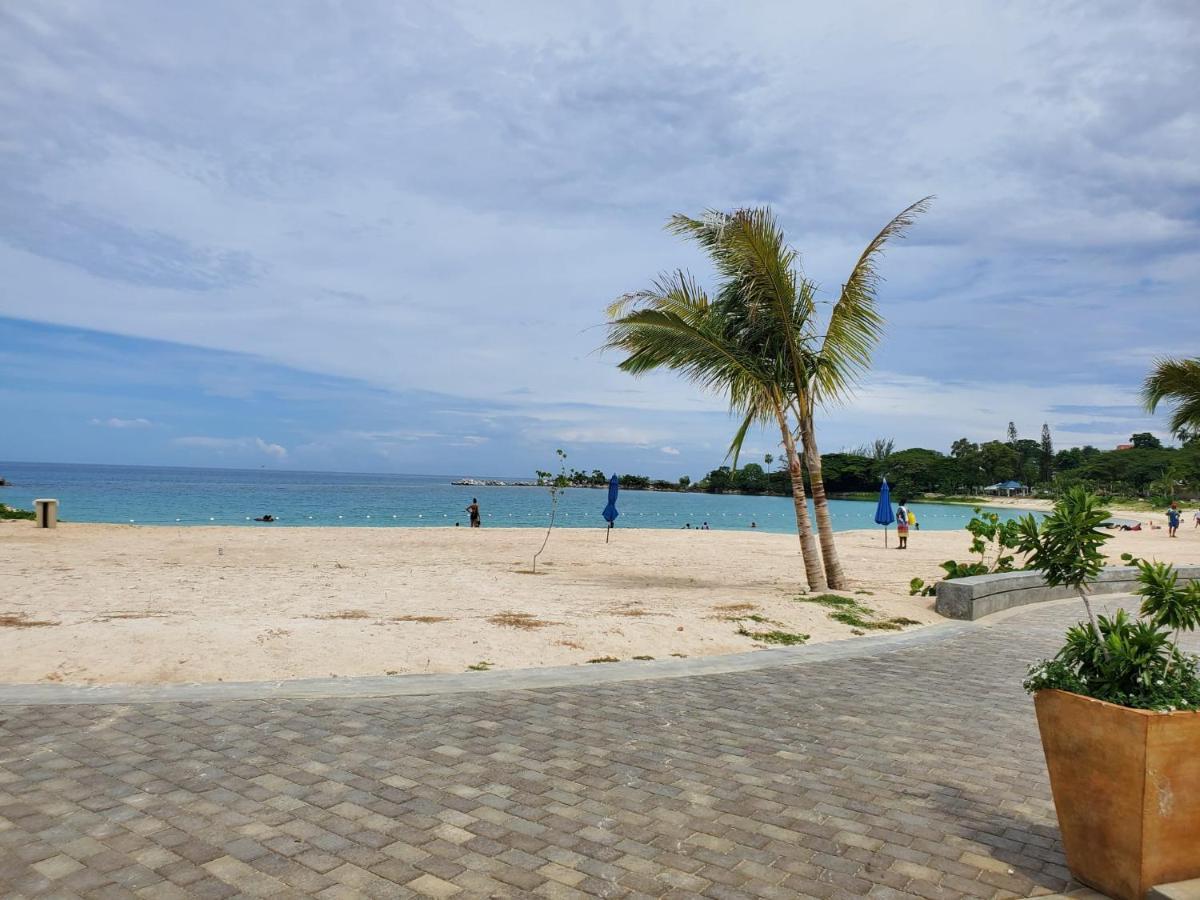Hillside Sunrise: Gated Beachside Retreat With 2 Bed/bath