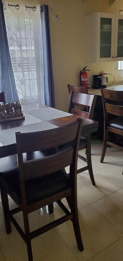 Holiday home Hillside Sunrise: Gated Beachside Retreat With 2 Bed/bath