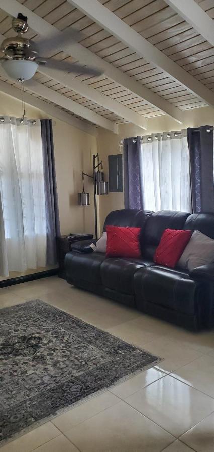 Holiday home Hillside Sunrise: Gated Beachside Retreat With 2 Bed/bath Montego Bay