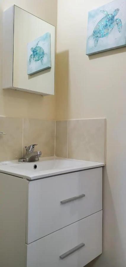 Hillside Sunrise: Gated Beachside Retreat With 2 Bed/bath *