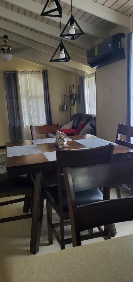 Holiday home Hillside Sunrise: Gated Beachside Retreat With 2 Bed/bath *