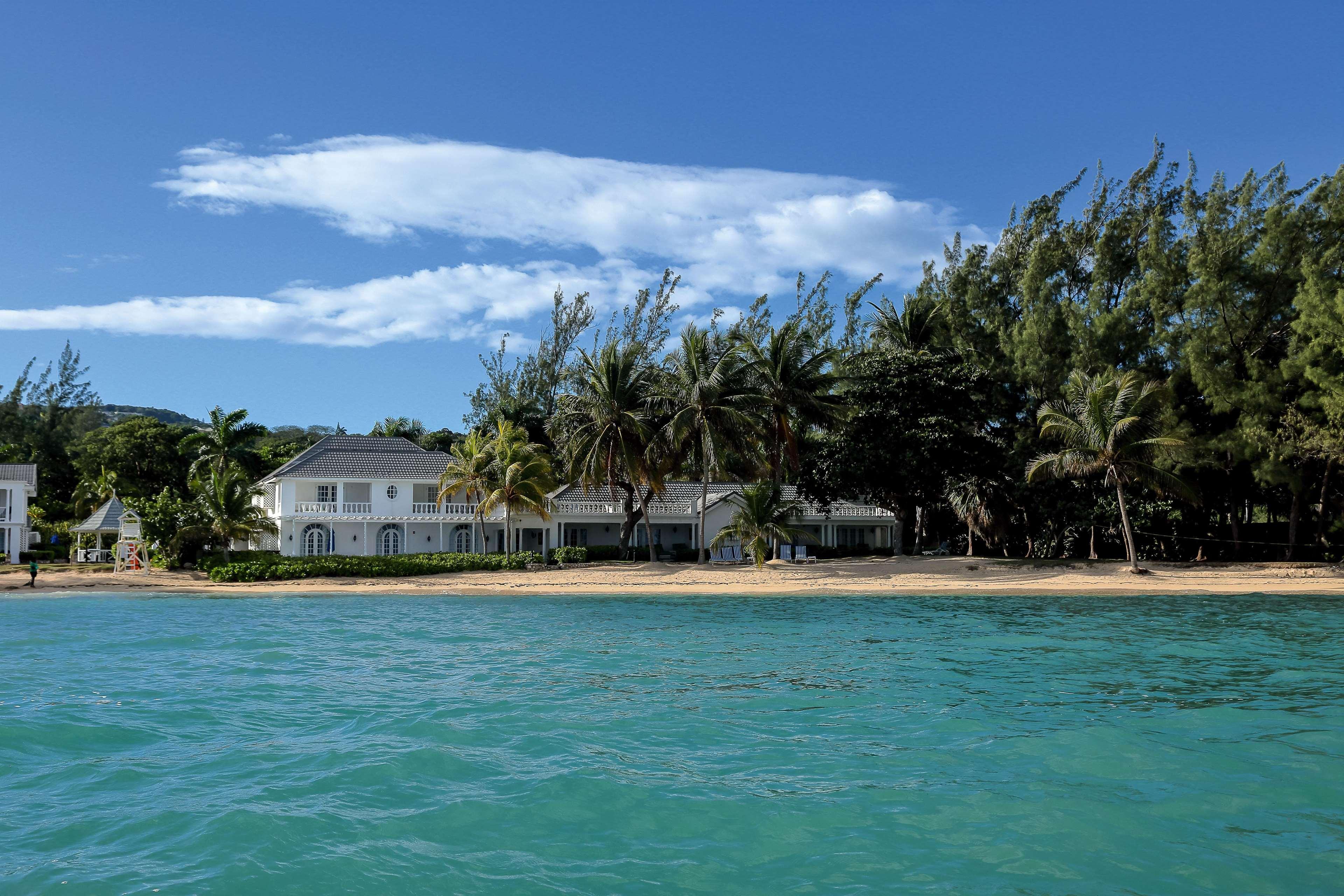 Resort Half Moon