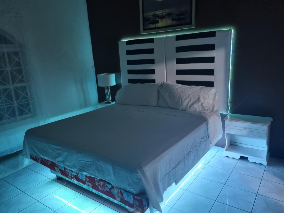 Csompo Empire & Bed & Breakfast *