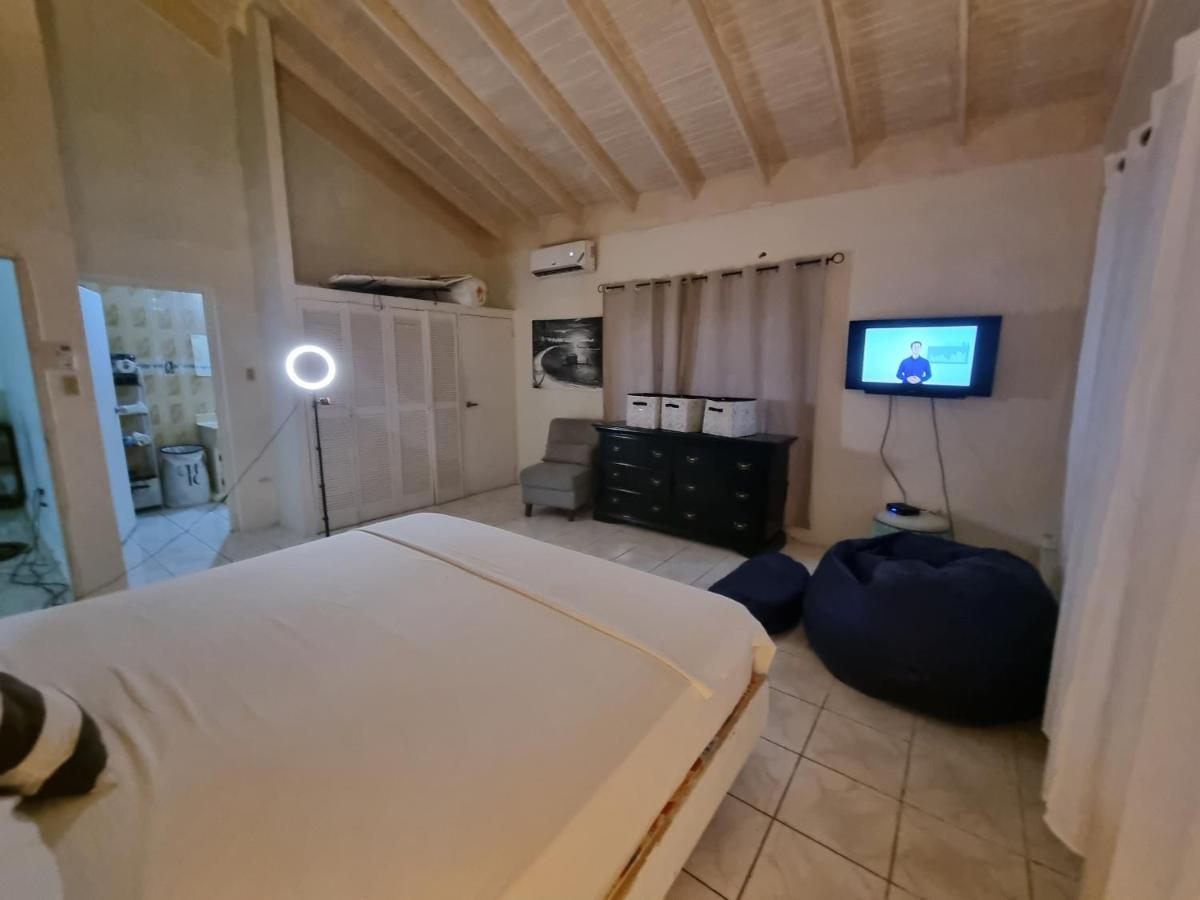 Csompo Empire & Bed & Breakfast St Mary