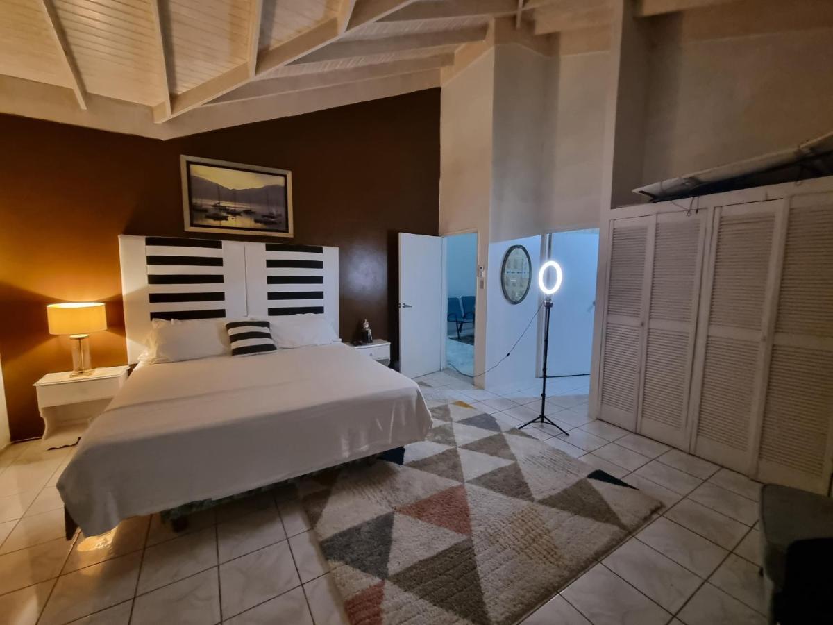 Csompo Empire & Bed & Breakfast St Mary