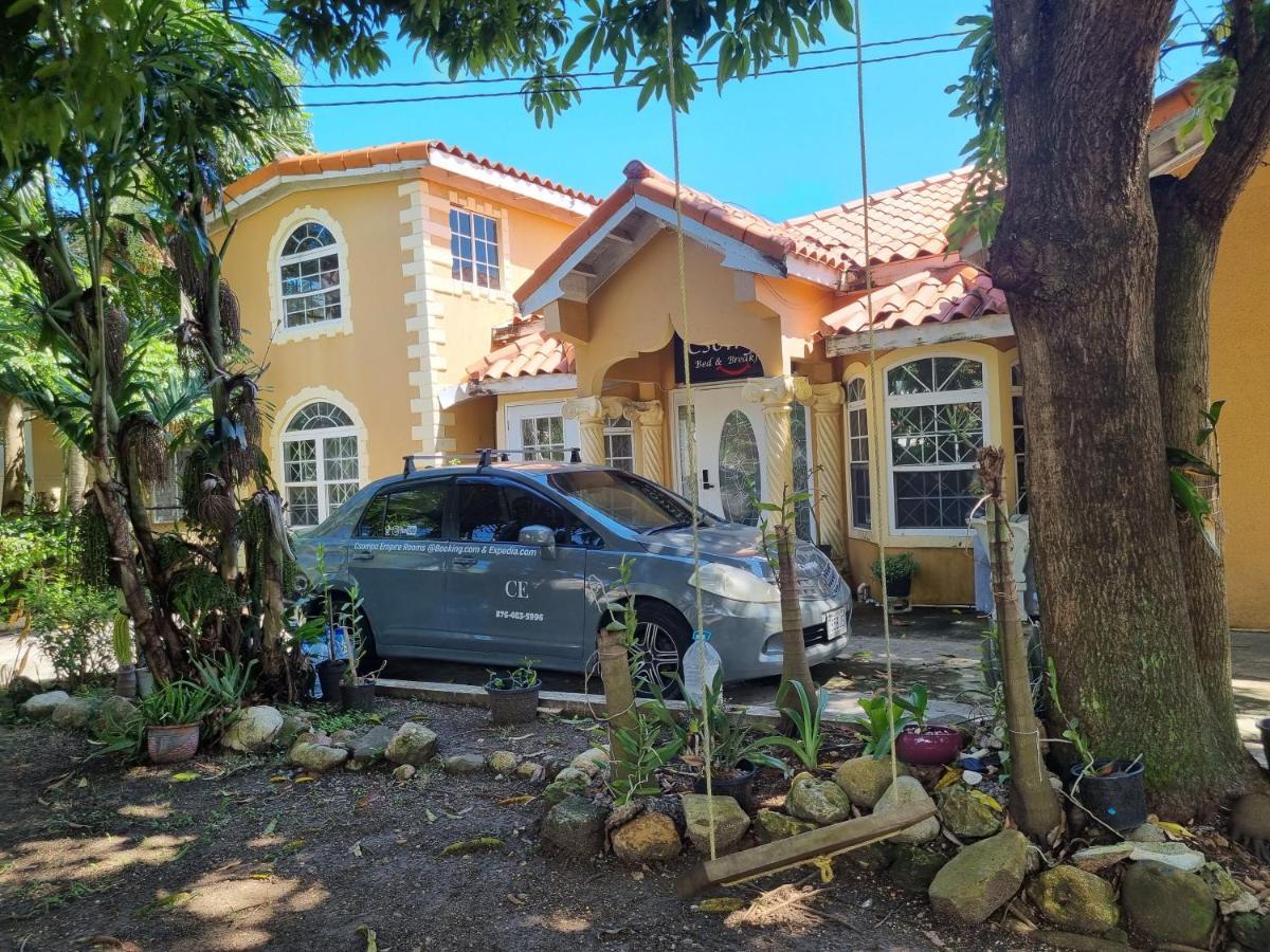 Csompo Empire & Bed & Breakfast St Mary