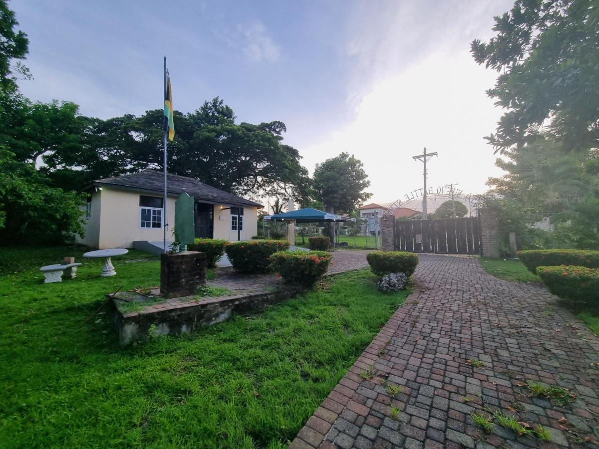 Bed & Breakfast Csompo Empire & *