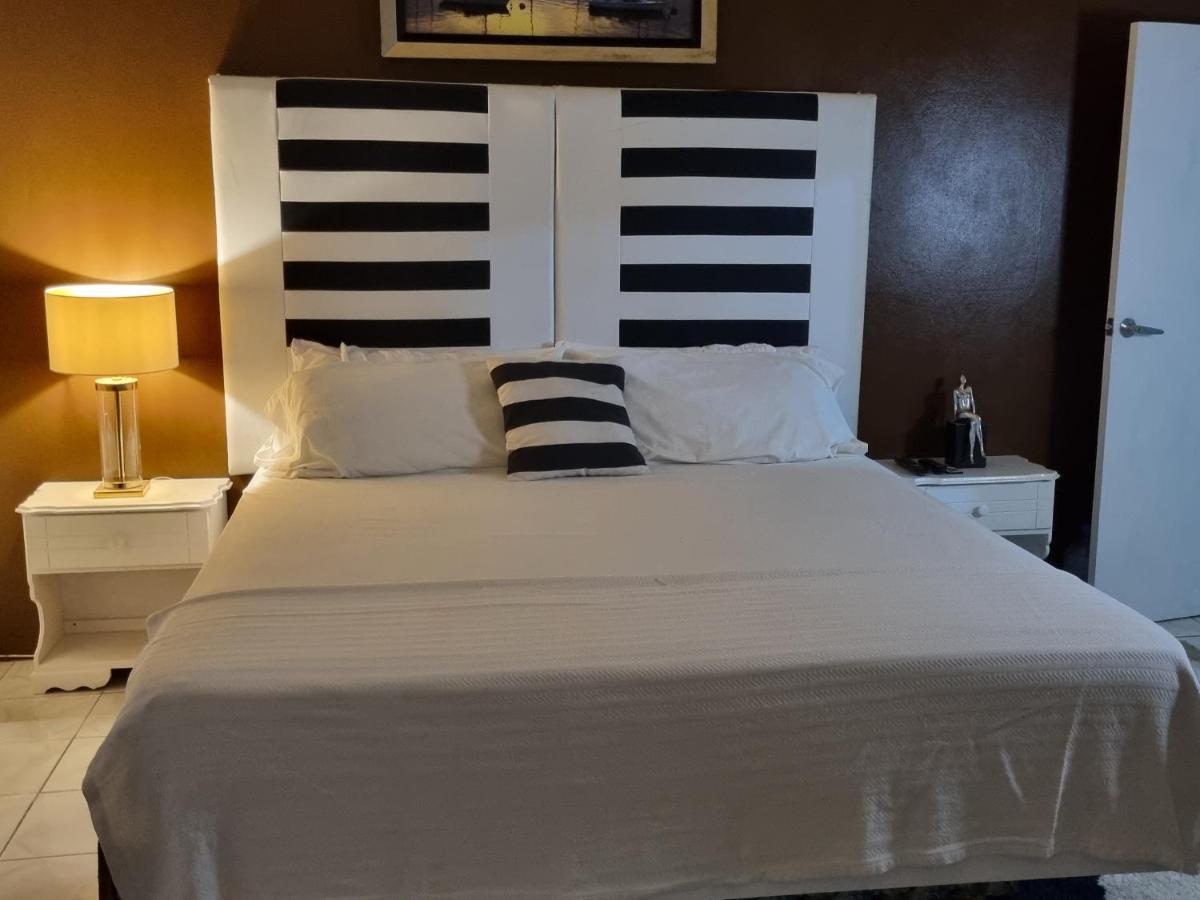 Csompo Empire & Bed & Breakfast *