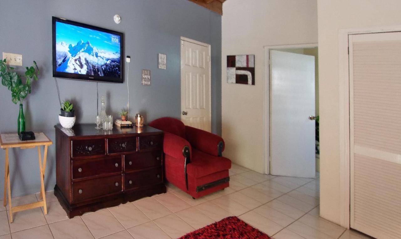 Privatunterkunft 876 Ja Oasis & - By Airport Kingston