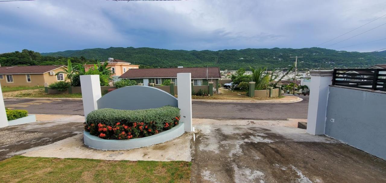 Hillside Sunrise: Gated Beachside Retreat With 2 Bed/bath * Montego Bay