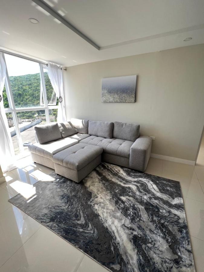 Large Luxurious Front At Bayfront *
