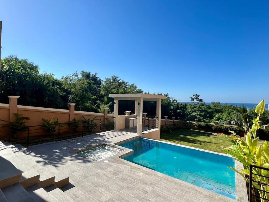 The Indianna ~ Luxury Pool & Apartamento Whitehouse