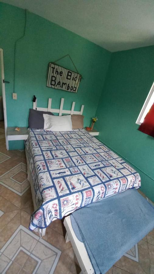 Hotel Castaways *
