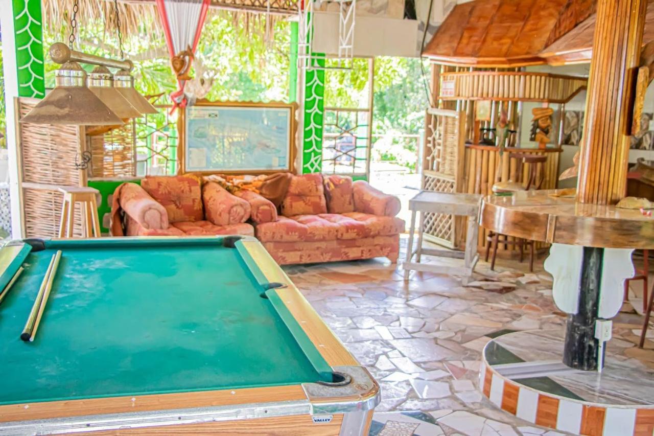 Kassion Corner Guest house Whitehouse