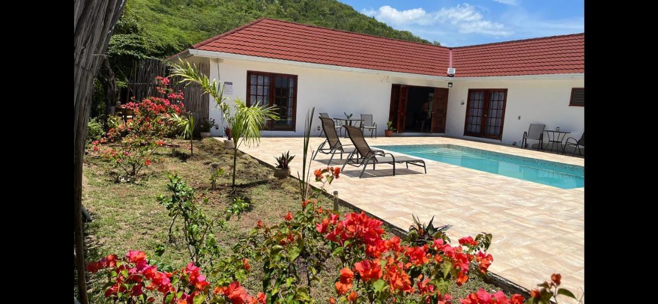 Cozy Oceanfront Hidden Treasure Guest house