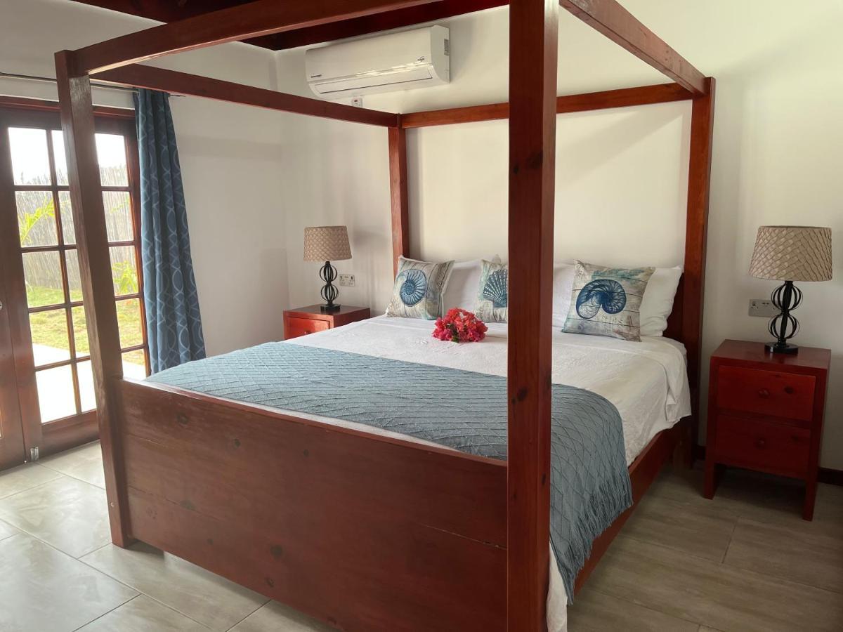 Cozy Oceanfront Hidden Treasure Guest house