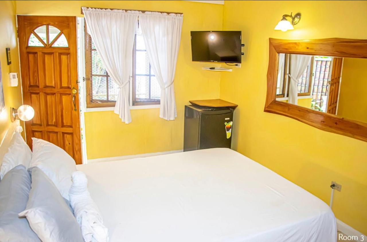 Mom's Place * Negril