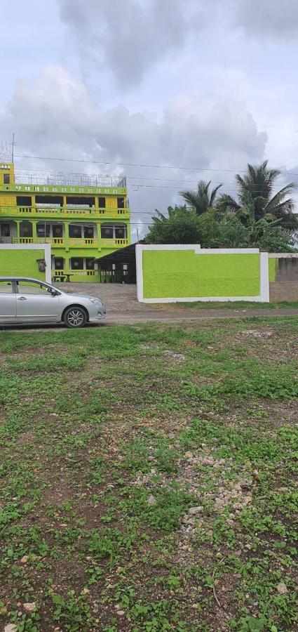King Led's Palace Bed & Breakfast May Pen