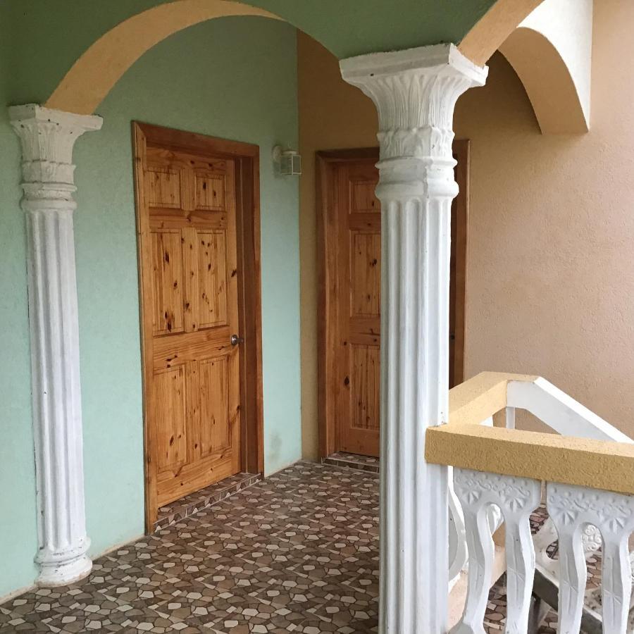 Guest house Blue Dolphin Black River