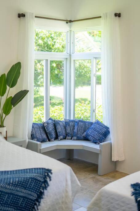 Villa Ivy's Cove Side - Luxury