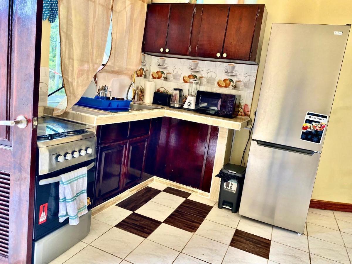 Guest house 876 Oasis - A Private Oceanview *