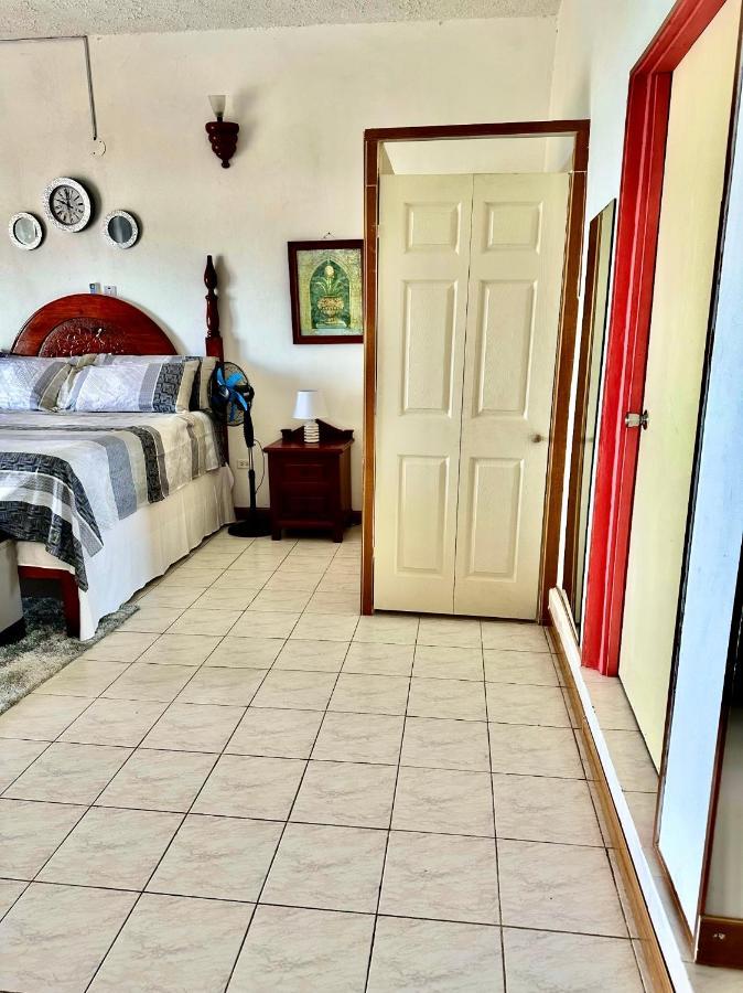 876 Oasis - A Private Oceanview Guest house *