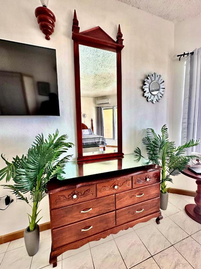 876 Oasis - A Private Oceanview Guest house