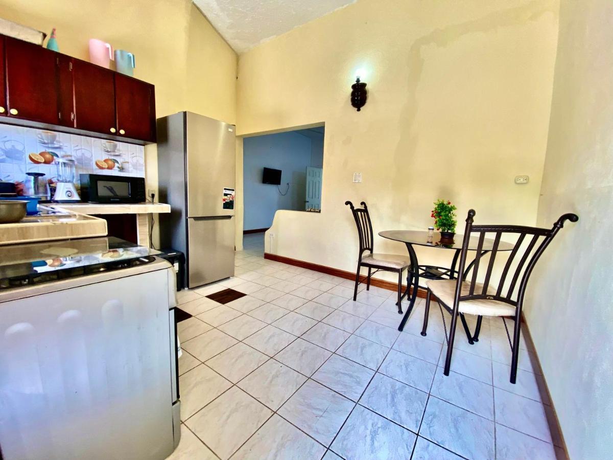 Guest house 876 Oasis - A Private Oceanview
